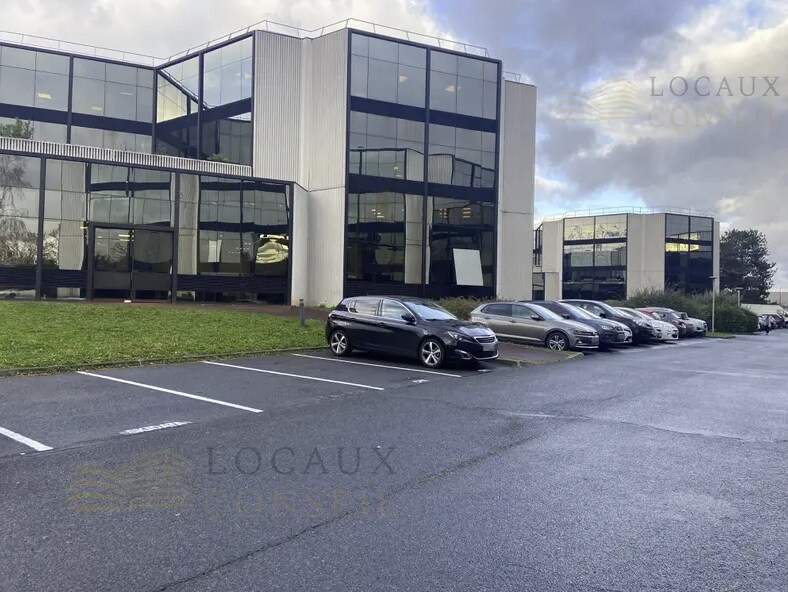Office in Argenteuil to rent Primary Photo- Image 1 of 4