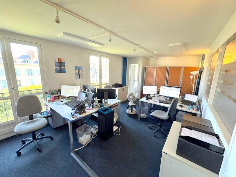 Office in Versailles to rent - Interior Photo - Image 2 of 9