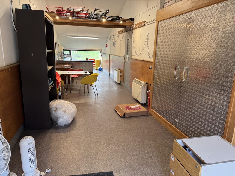 Units 2 & 4 Billingshurst Rd, Partridge Green to rent - Building Photo - Image 3 of 8