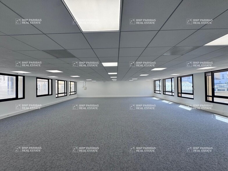 Office in Marseille to rent - Interior Photo - Image 3 of 6