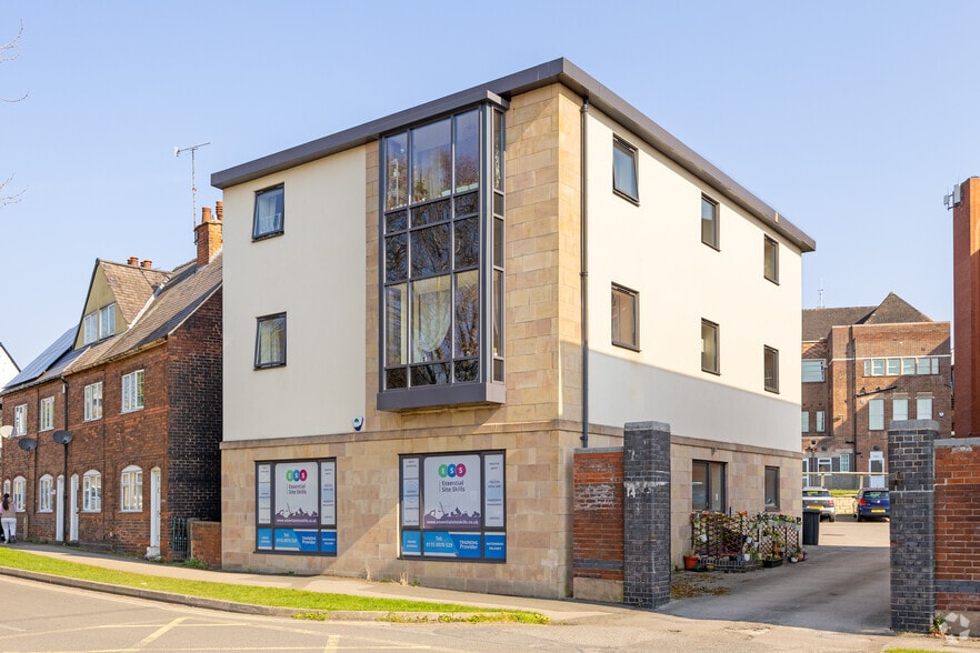 44 Park Rd, Chesterfield to rent - Building Photo - Image 1 of 2