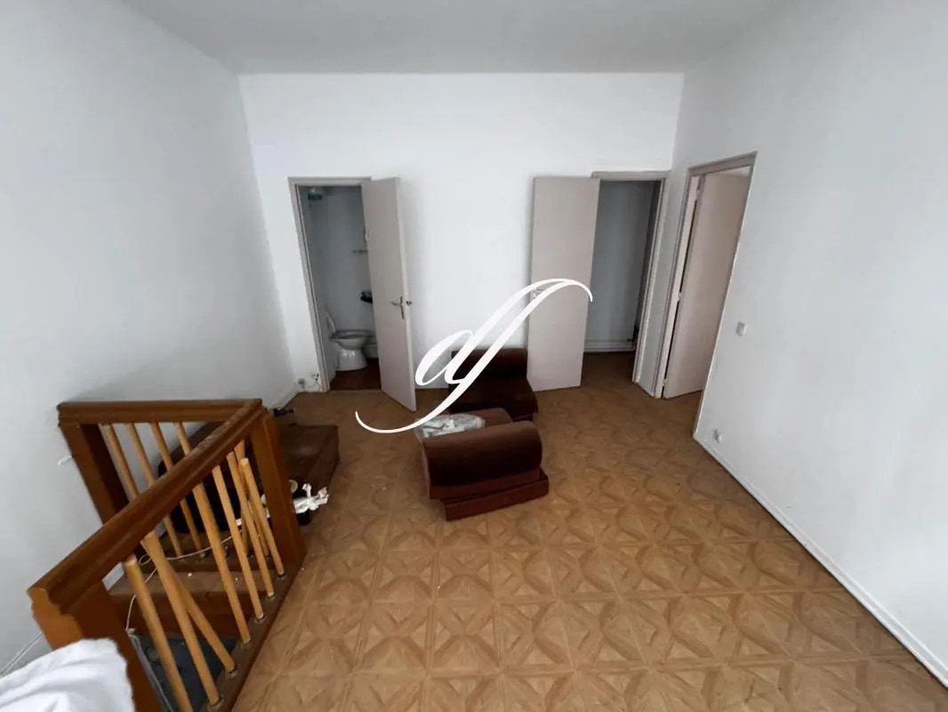 Retail in Paris for sale Interior Photo- Image 1 of 9