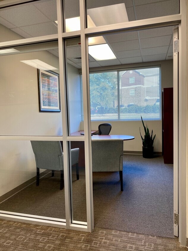 33 Market Point Dr, Greenville, SC to rent Interior Photo- Image 1 of 1