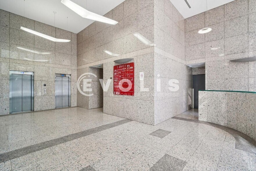 Office in Noisy-le-Grand to rent - Building Photo - Image 2 of 14