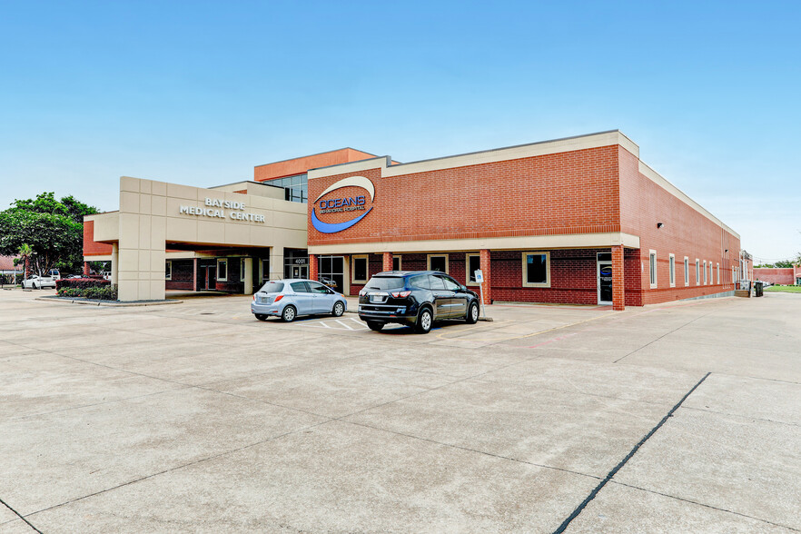 4001 Preston Ave, Pasadena, TX for rent - Building Photo - Image 2 of 8