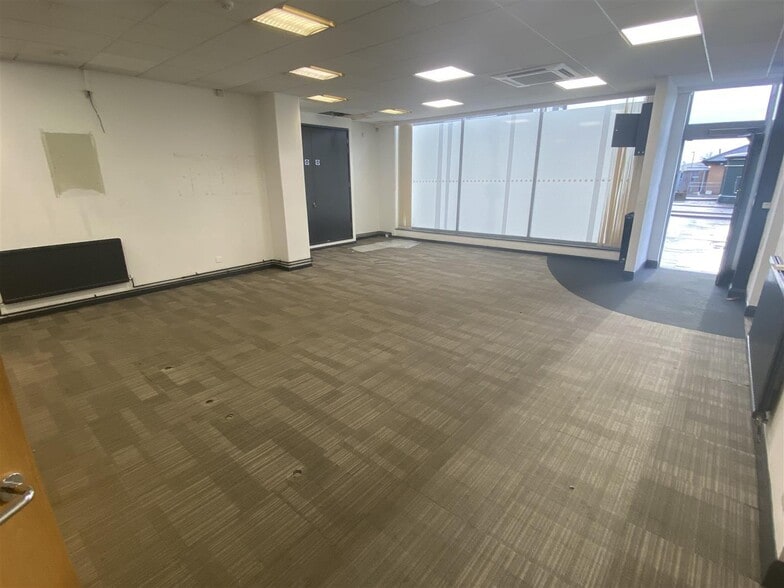 11-13 The Broadway, Loughton to rent - Building Photo - Image 3 of 7