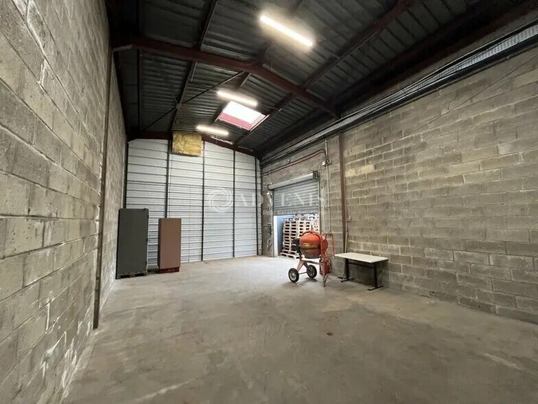 Light Industrial in Chennevières-sur-Marne to rent - Interior Photo - Image 2 of 9