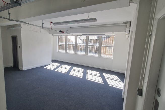 6 Commercial Way, Woking for sale Interior Photo- Image 1 of 2