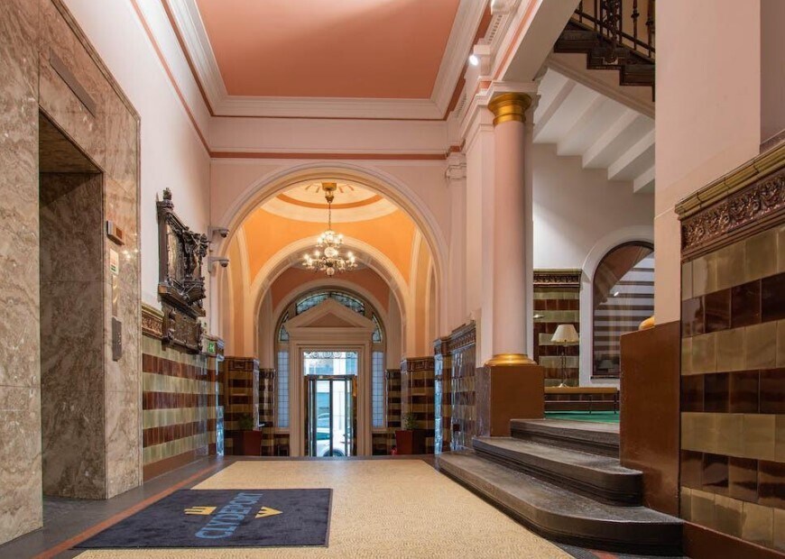 16 Robertson St, Glasgow to rent Lobby- Image 1 of 4