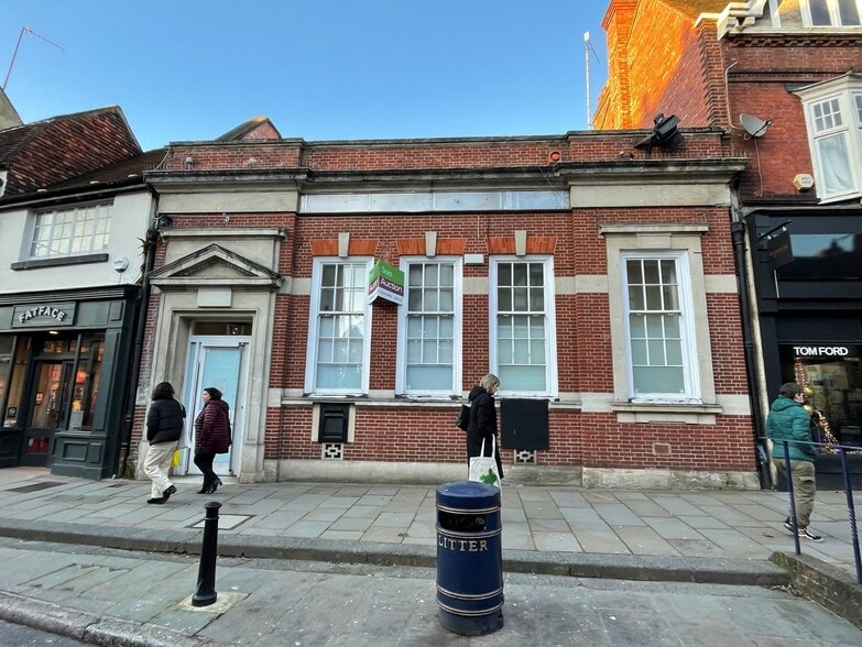 18 High St, Reigate to rent - Building Photo - Image 1 of 2