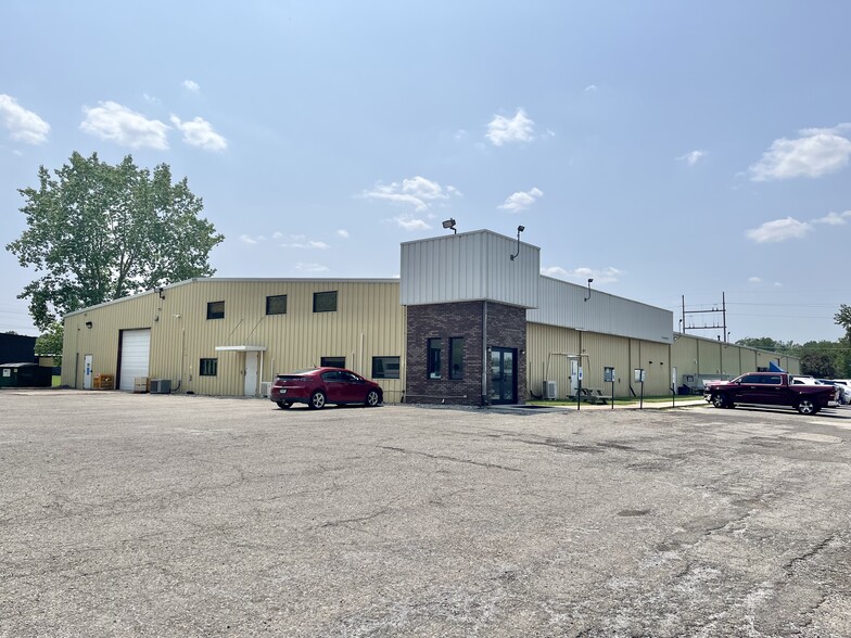 2094 N Boeing Rd, Warsaw, IN for sale - Building Photo - Image 2 of 5