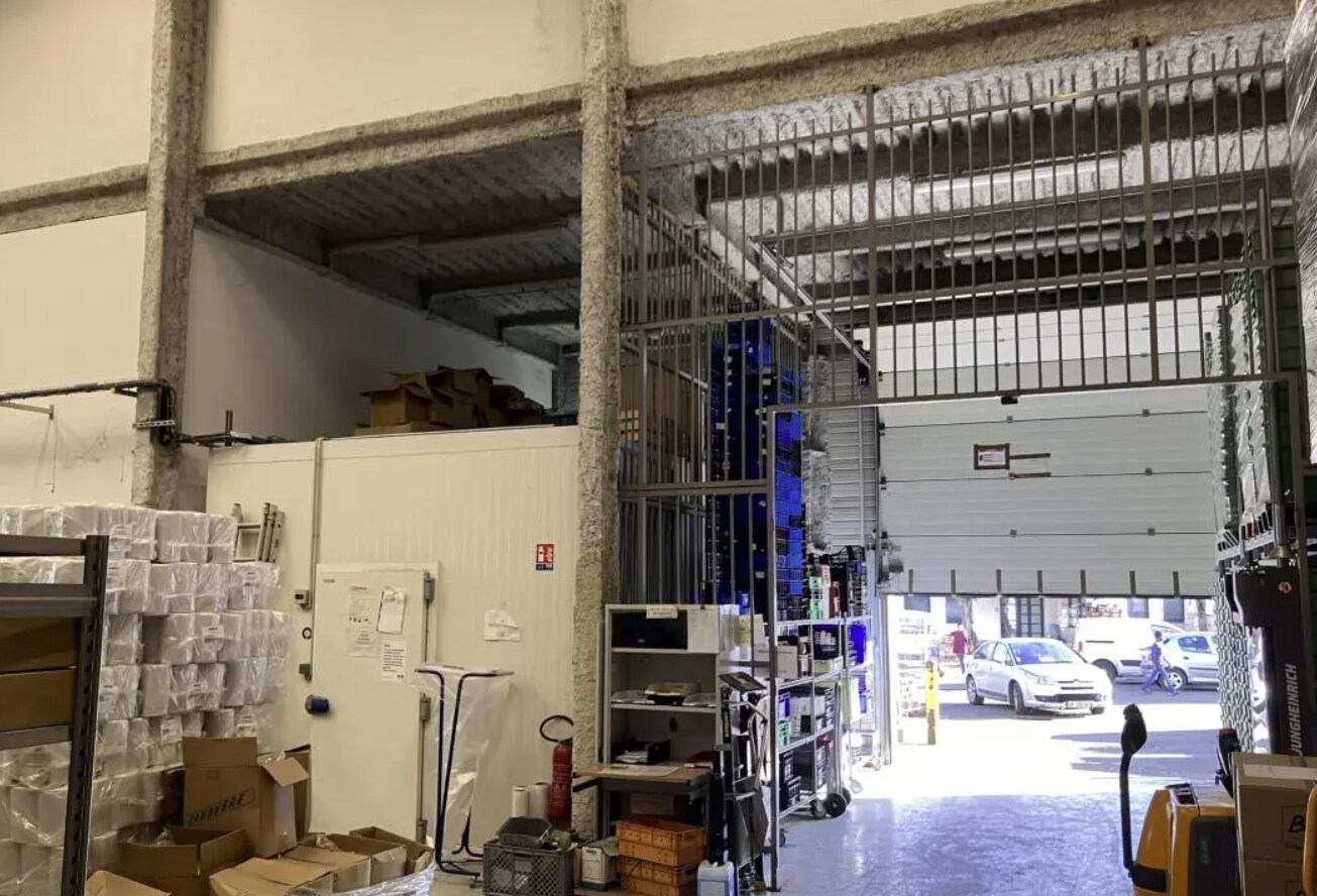 Light Industrial in La Courneuve to rent Interior Photo- Image 1 of 5