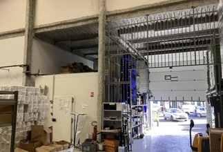 Light Industrial in La Courneuve to rent Interior Photo- Image 1 of 5