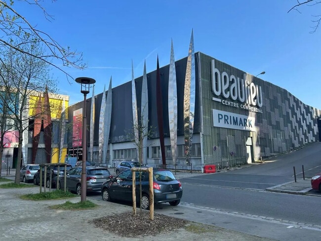 Location Commerce 630 m²