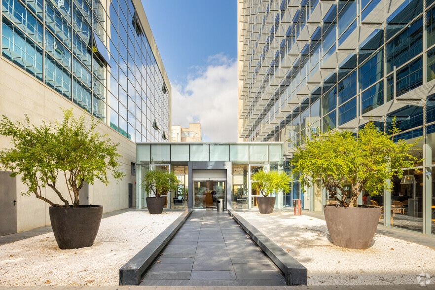Carrer de Pallars, 193-201, Barcelona, Barcelona to rent - Building Photo - Image 2 of 4