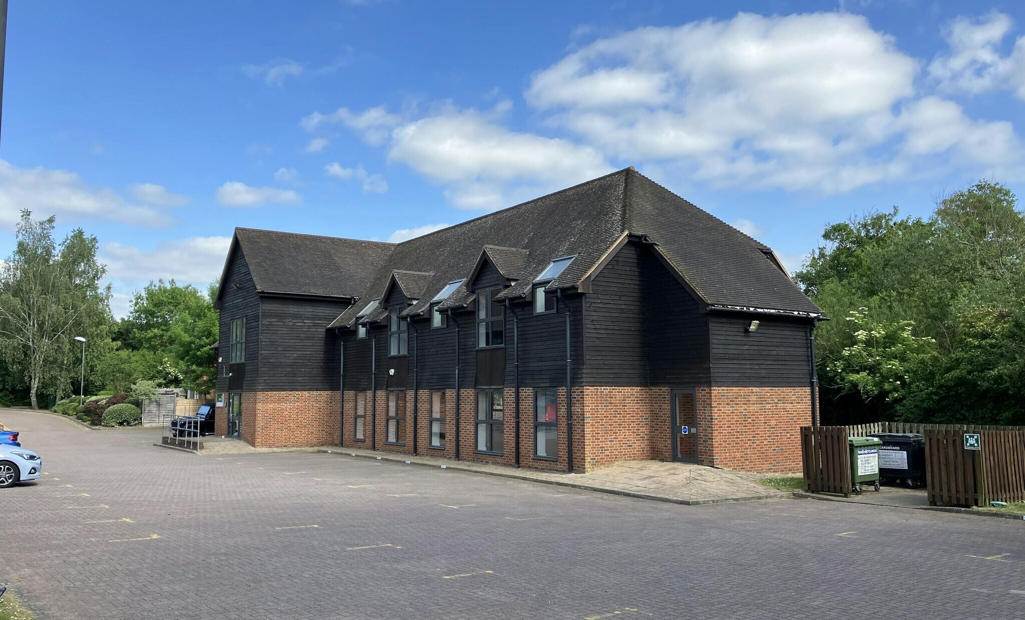 Old Woking Rd, Old Woking to rent Building Photo- Image 1 of 3