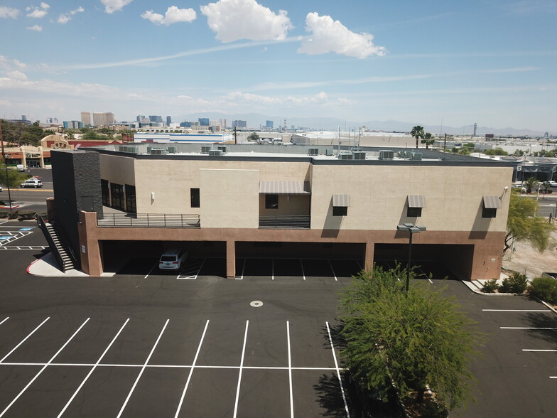 319 E Warm Springs Rd, Las Vegas, NV for rent - Building Photo - Image 3 of 15