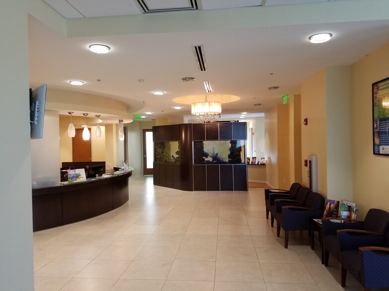 7545 W Boynton Beach Blvd, Boynton Beach, FL for rent - Lobby - Image 3 of 9