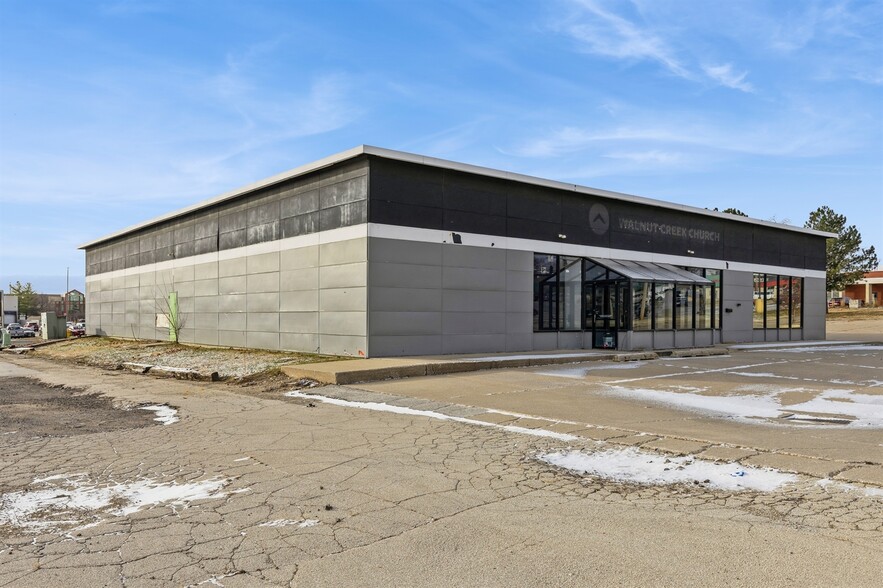 1101 E Army Post Rd, Des Moines, IA for sale - Building Photo - Image 3 of 19