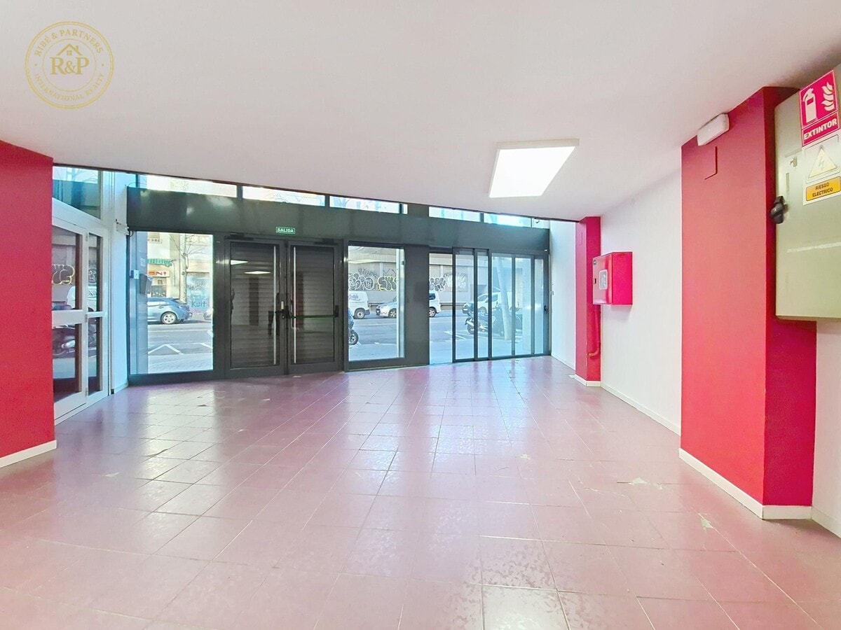 Barcelona, BAR 08027 - Unit 00 -  - Interior Photo - Image 1 of 25