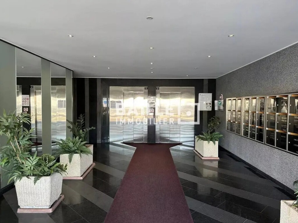 Vente Bureaux 180 m² - Photo 1