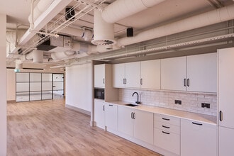46 The Priory Queensway, Birmingham to rent Interior Photo- Image 2 of 3