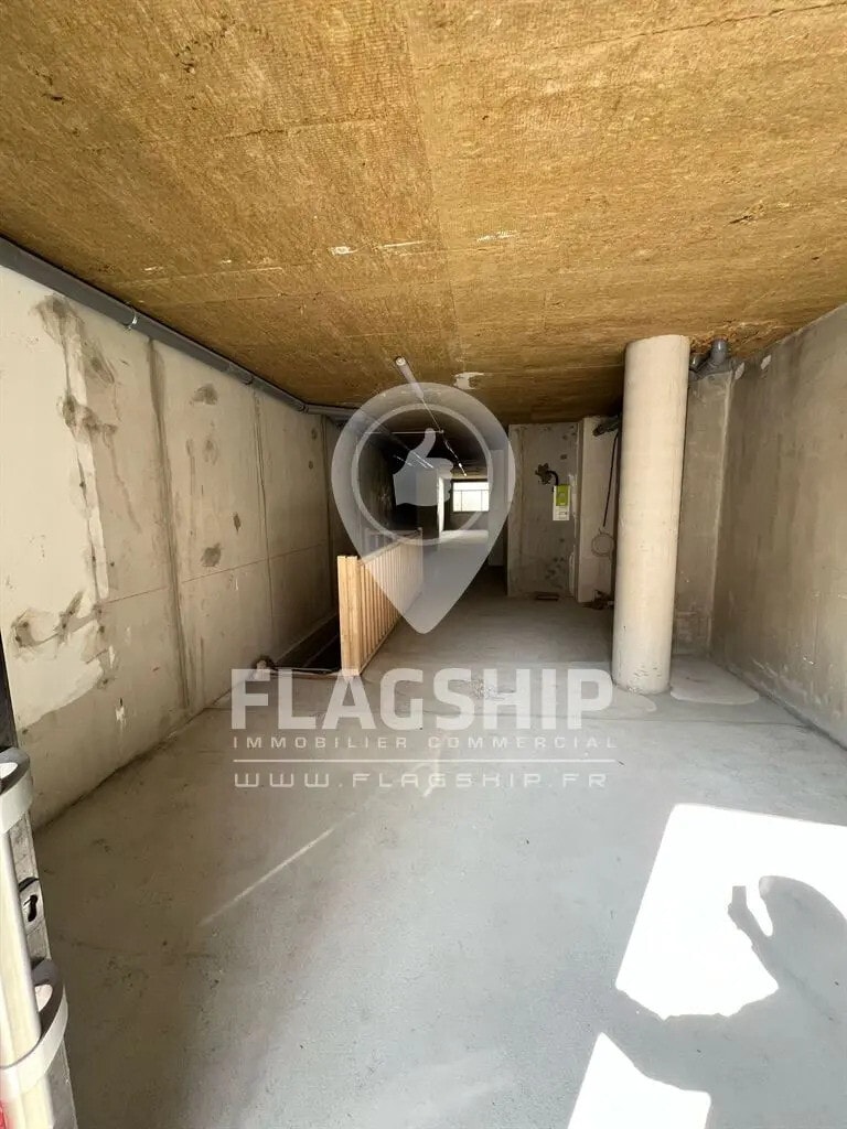 Location Commerce 154 m² - Photo 1