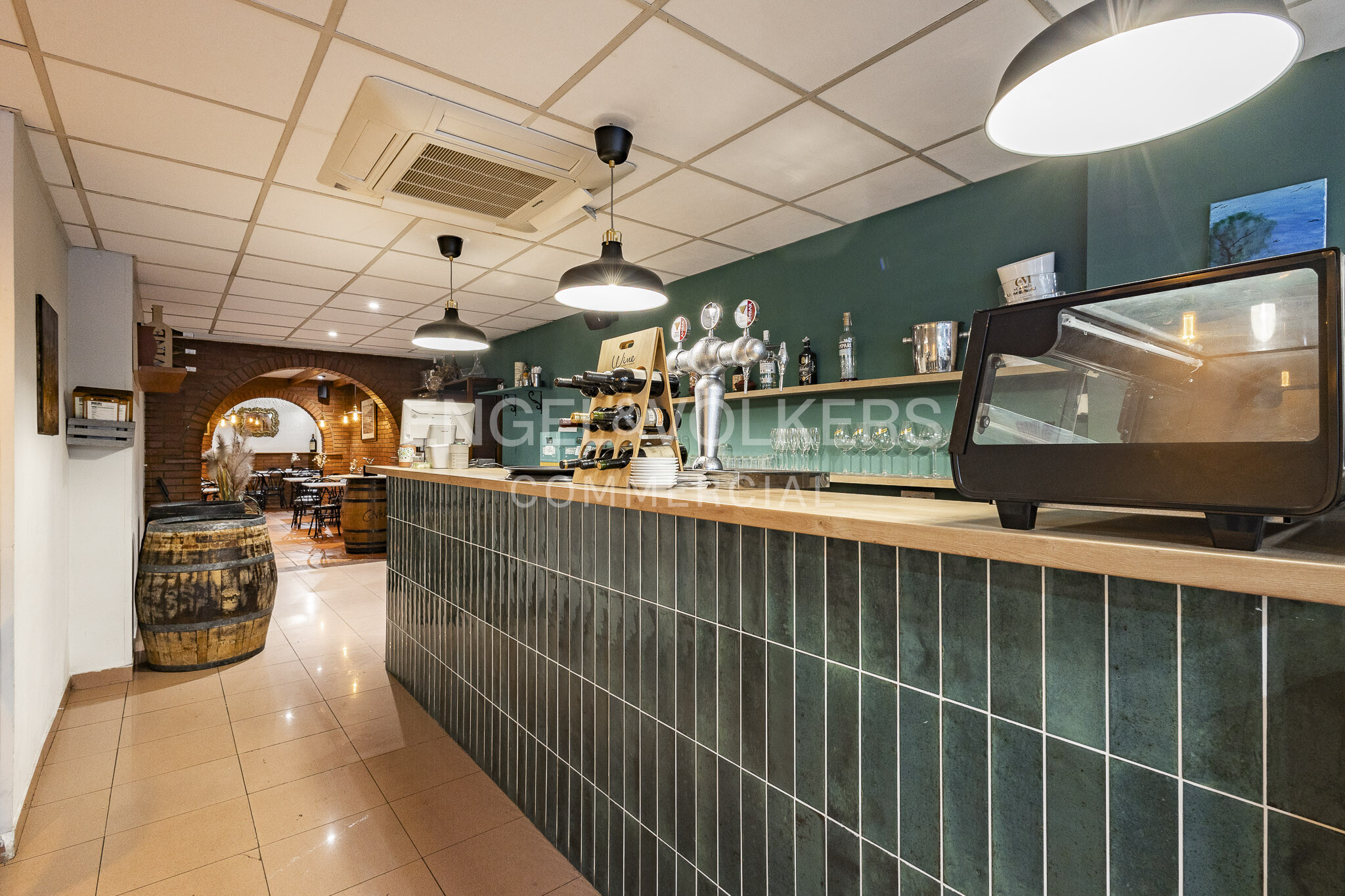 Retail in Barcelona, Barcelona to rent Interior Photo- Image 1 of 23