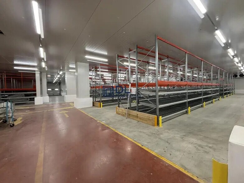Industrial in Thiais to rent - Interior Photo - Image 1 of 14