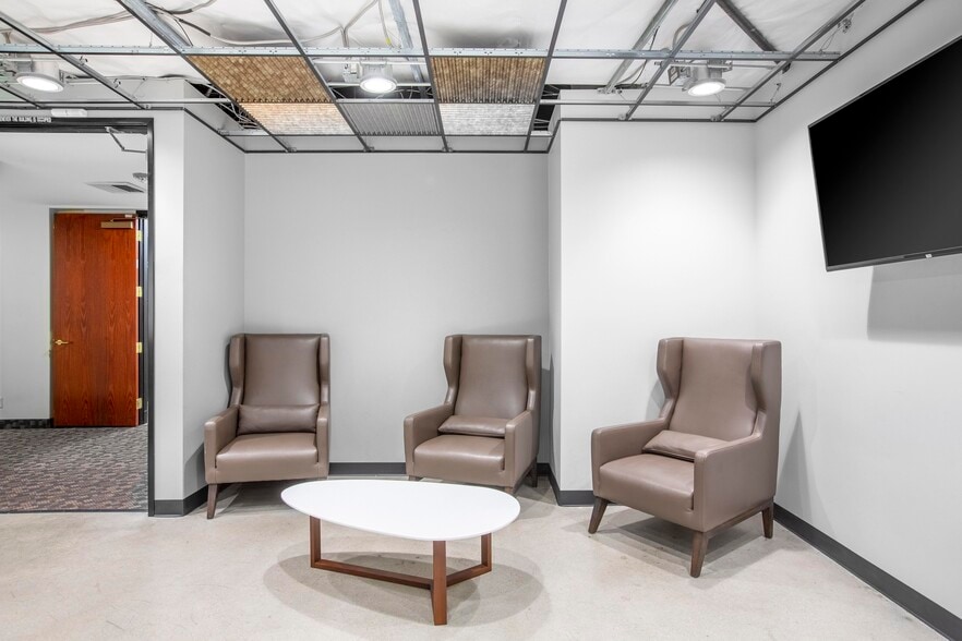 960 Capability Grn, Luton to rent - Interior Photo - Image 3 of 10