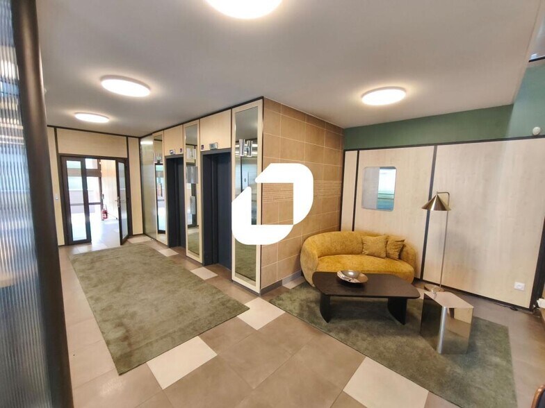 Industrial in Saint-Maur-des-Fossés to rent - Lobby - Image 3 of 11