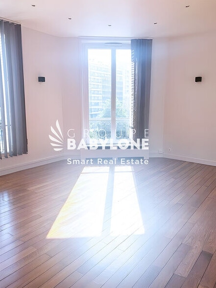 2 Rue Des Huissiers, Neuilly-sur-Seine to rent - Interior Photo - Image 3 of 6