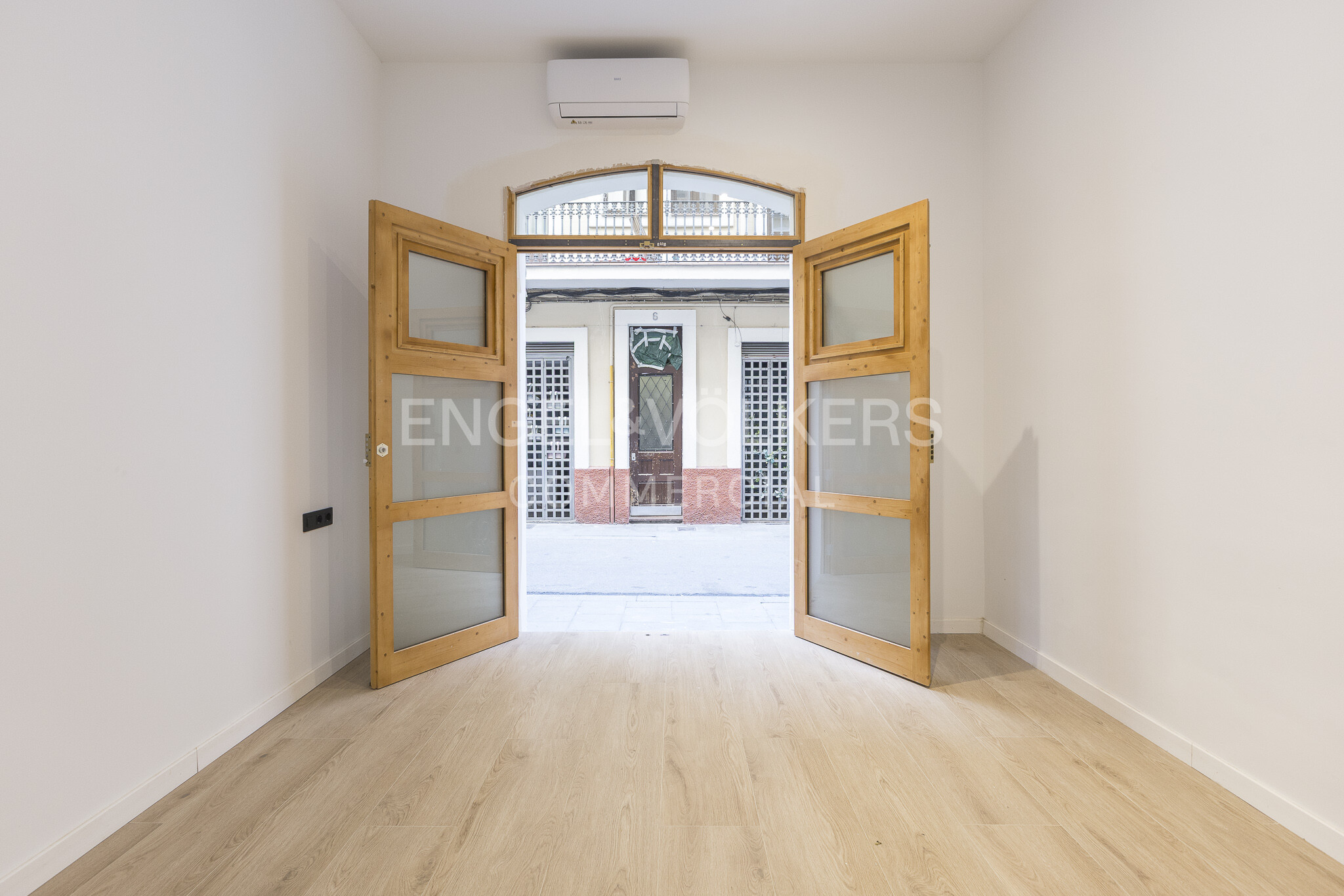 Retail in Barcelona, Barcelona to rent Interior Photo- Image 1 of 24