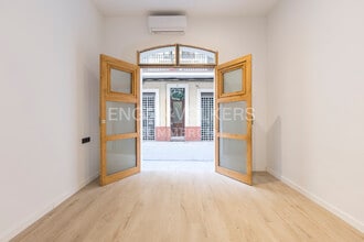 Retail in Barcelona, Barcelona to rent Interior Photo- Image 1 of 24