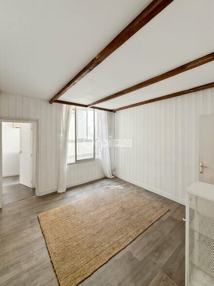 Office / Medical in Marseille to rent - Interior Photo - Image 2 of 8