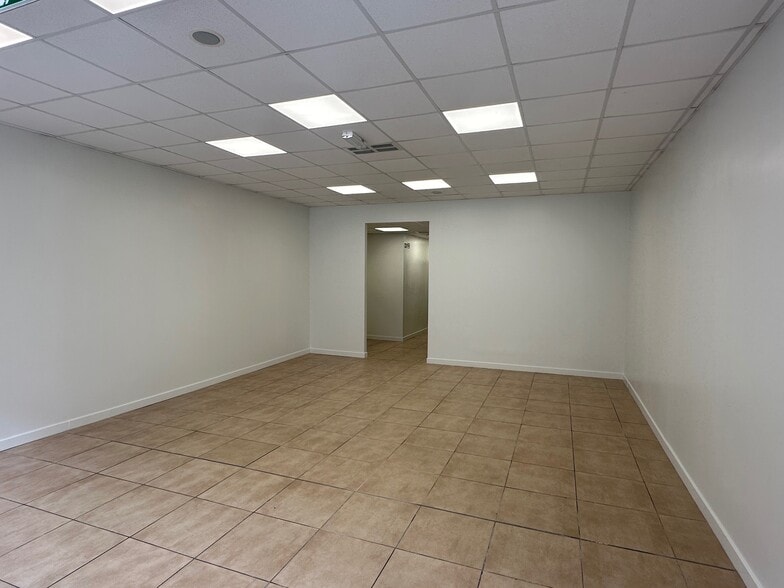 82 King St, Kilmarnock to rent - Building Photo - Image 3 of 9
