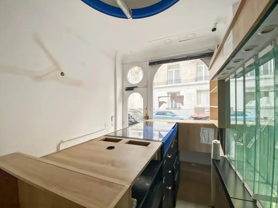 Retail in Paris to rent Interior Photo- Image 1 of 6