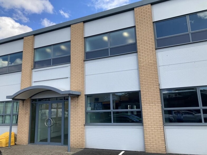 Highlands Rd, Solihull to rent - Building Photo - Image 2 of 14