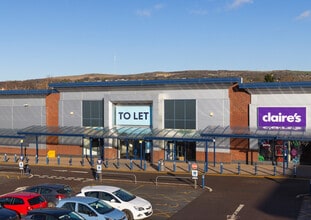 11-13 The Linkway, Bolton to rent Building Photo- Image 2 of 11