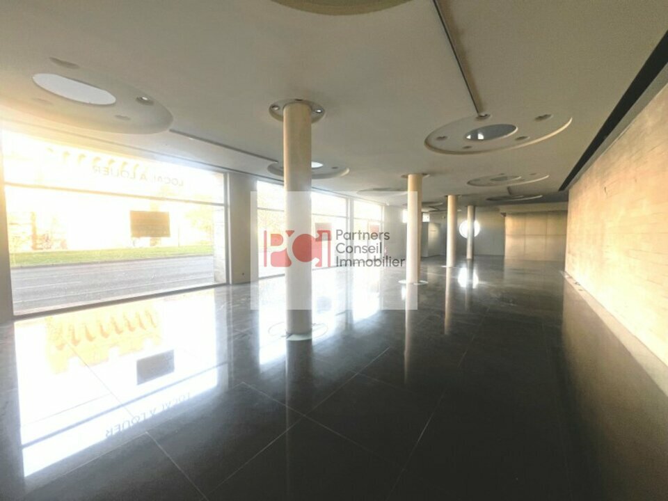 Retail in Avignon for sale Interior Photo- Image 1 of 5