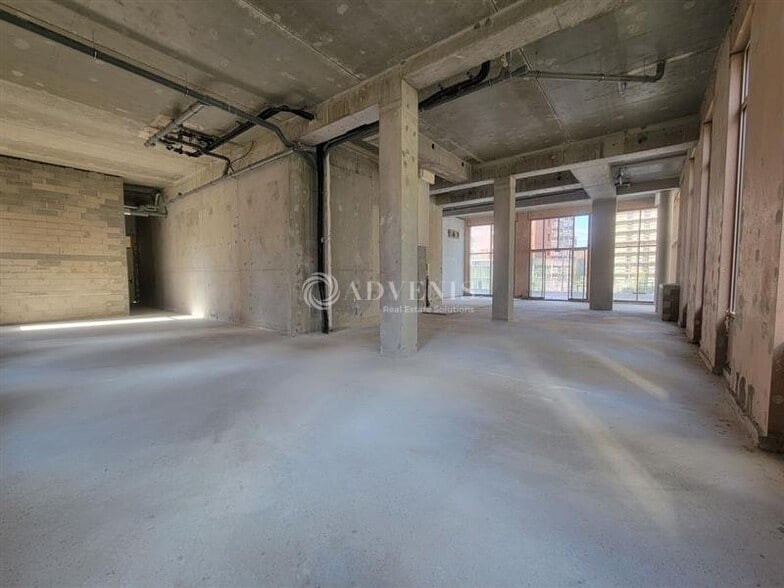 4 24 Rue Maya Angelou, Saint-Ouen-sur-Seine to rent - Interior Photo - Image 3 of 9