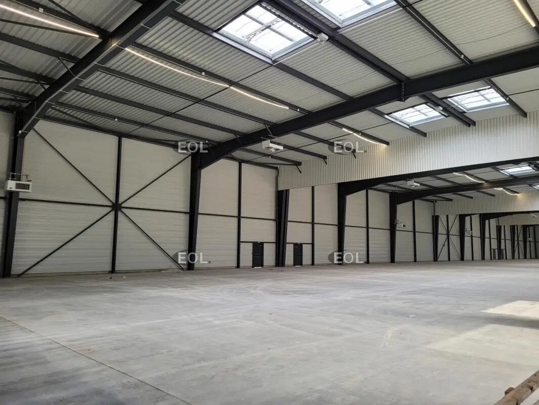 Light Industrial in Saint-Priest to rent Building Photo- Image 1 of 9