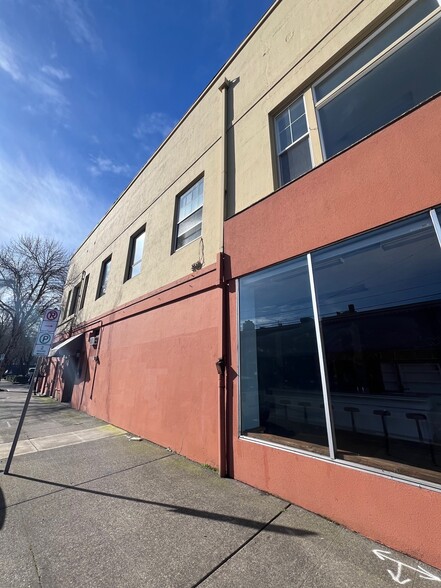 4218-4246 NE Sandy Blvd, Portland, OR for rent - Building Photo - Image 3 of 6