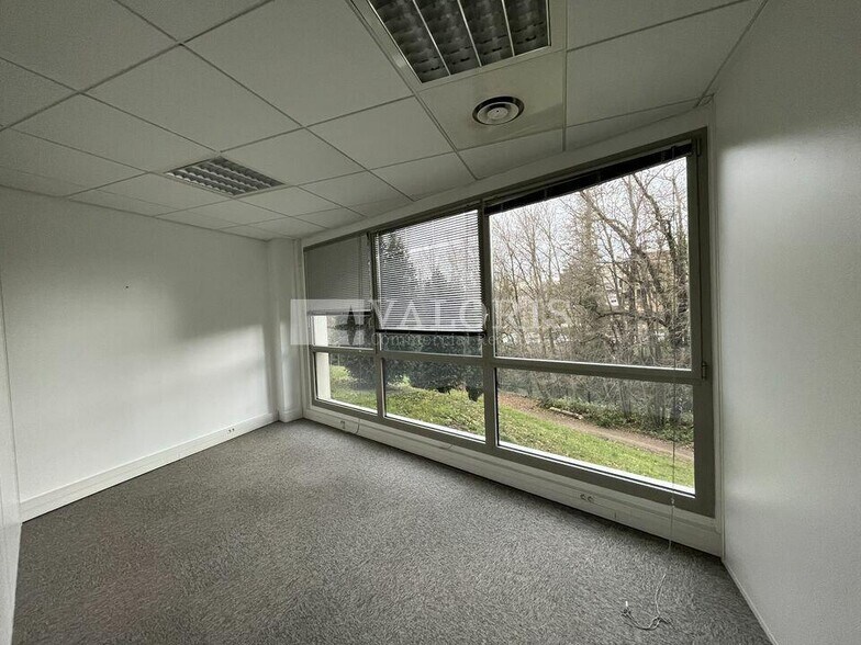 15 Chemin Du Saquin, Écully to rent - Building Photo - Image 1 of 15