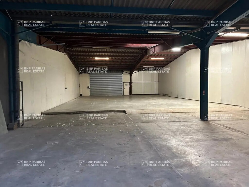 Location Local d'activités 450 m² - Photo 1