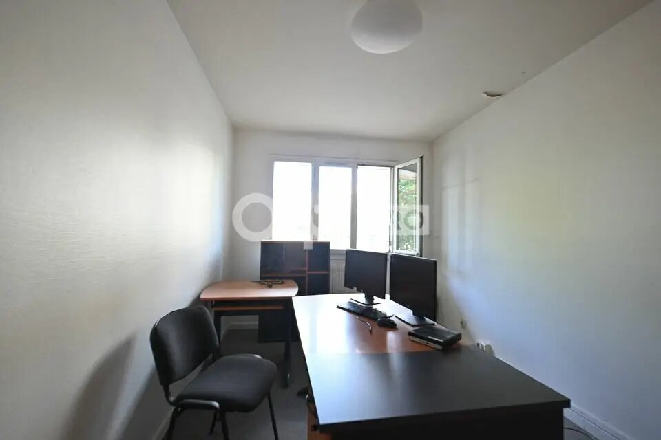 Office in Vénissieux to rent Interior Photo- Image 1 of 5