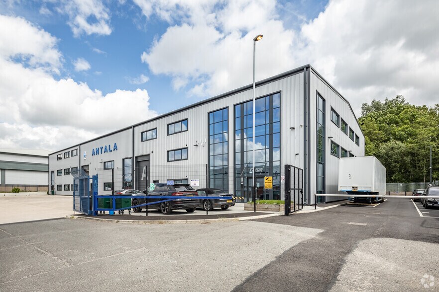 Denton Hall Farm Rd, Manchester for sale - Primary Photo - Image 1 of 1