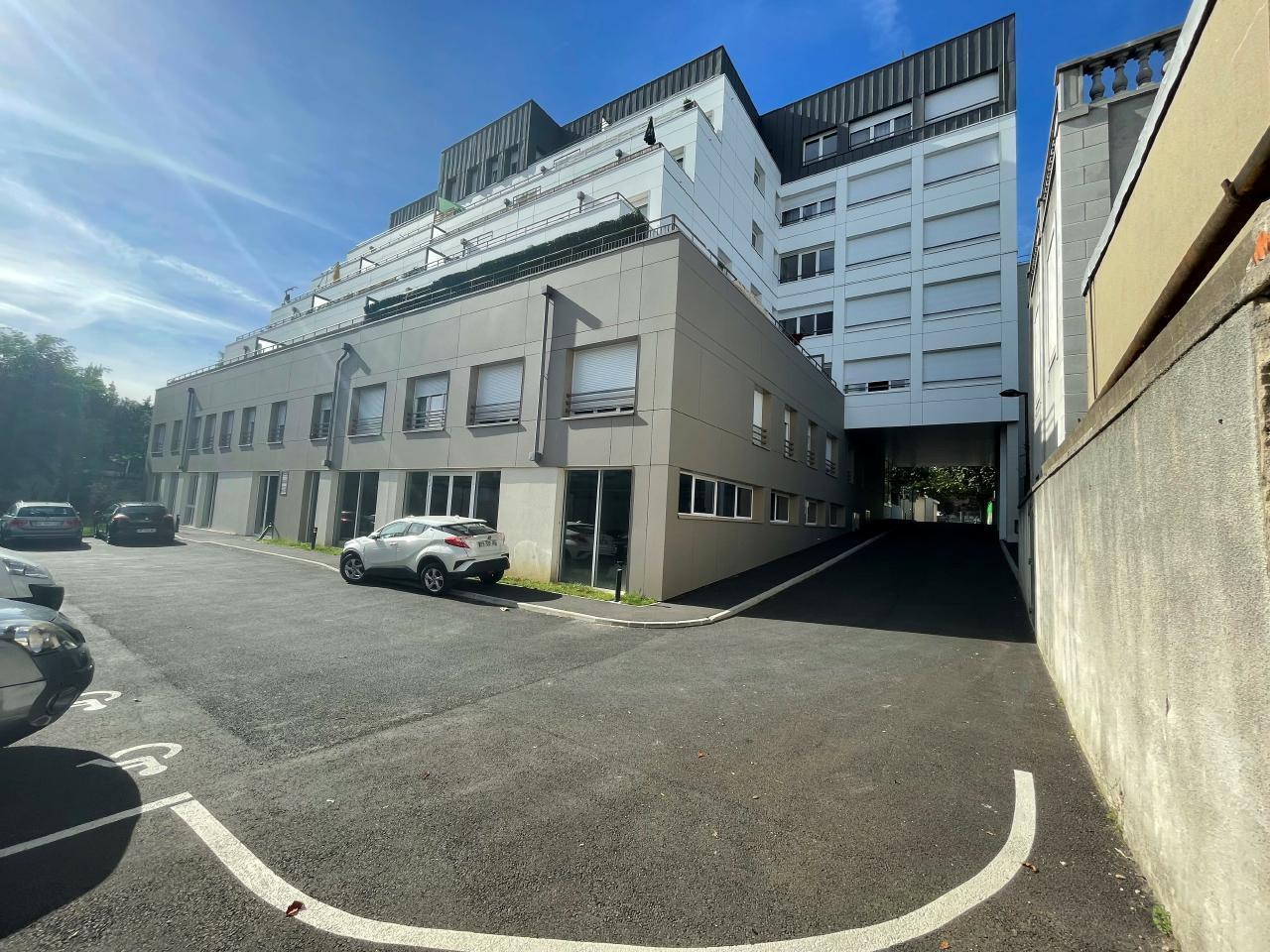 Light Industrial in Ivry-sur-Seine for sale Building Photo- Image 1 of 11