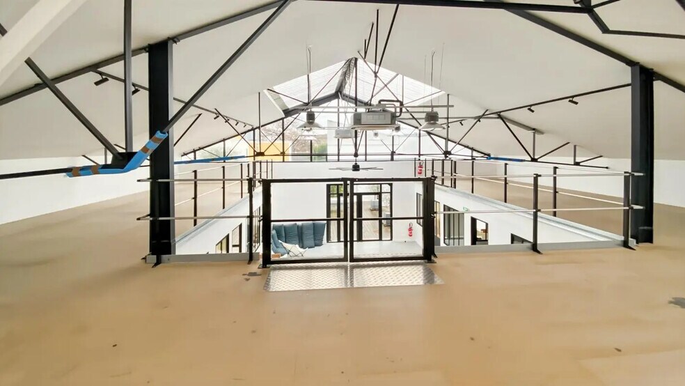 Office in Bois-Colombes for sale - Building Photo - Image 3 of 9