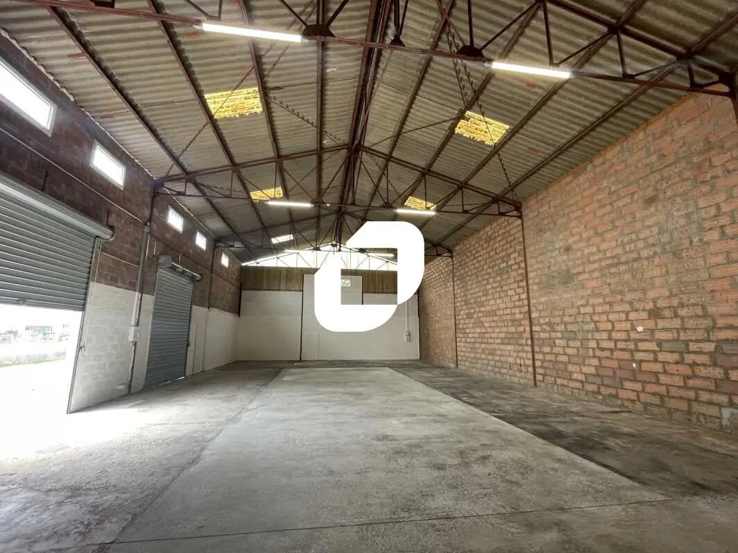 Office in Saint-Médard-en-Jalles to rent Interior Photo- Image 1 of 12